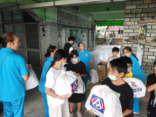 LINE_ALBUM_20240904華榮慈惠堂捐贈物資_240920_5.jpg