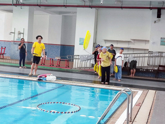 LINE_ALBUM_20250613水中自救救人教學_250822_8.jpg