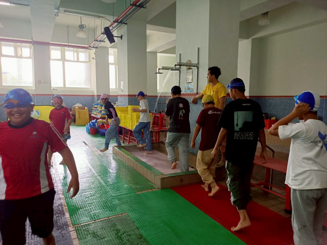 LINE_ALBUM_20250613水中自救救人教學_250822_16.jpg